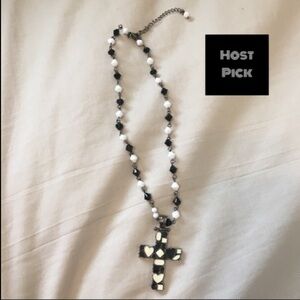 Cross pendant necklace